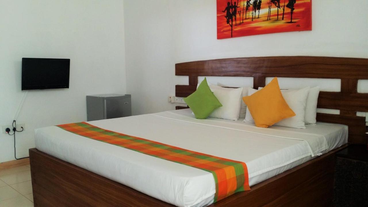 Maple Leaf Hotel Νεγκόμπο Εξωτερικό φωτογραφία